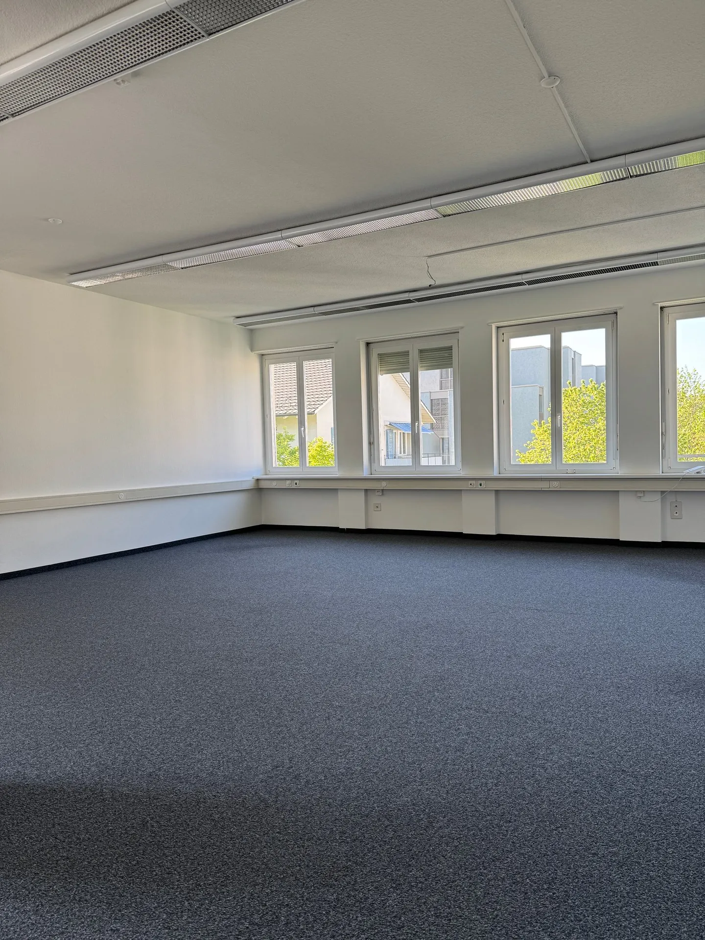 Espace de bureau attrayant dans un emplacement central à Zurich Oerlikon - Photo 1 sur 5
