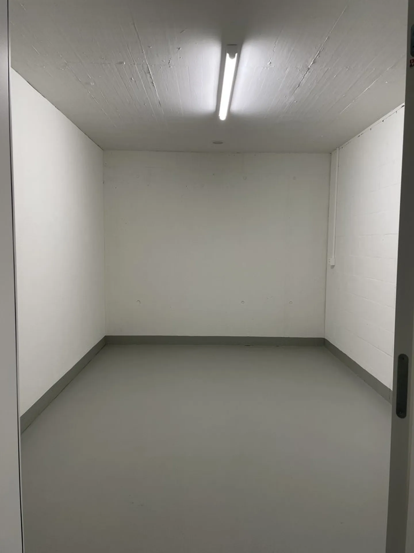 Salle de bricolage à louer - Photo 3 sur 3