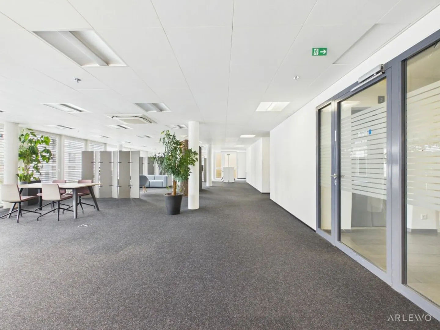 Espace commercial représentatif directement à la gare de Sursee - Photo 6 sur 11