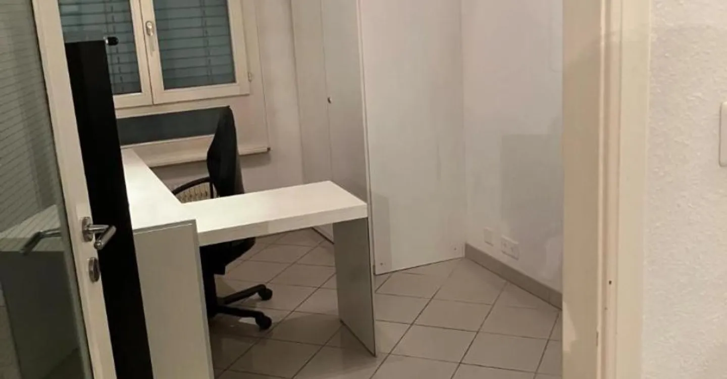 4-room office - Photo 4 of 5