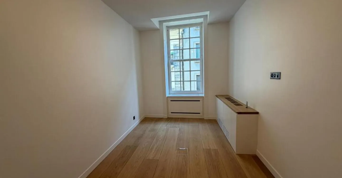 Bureau de Luxe au Coeur de la Vieille-Ville - Photo 7 sur 11