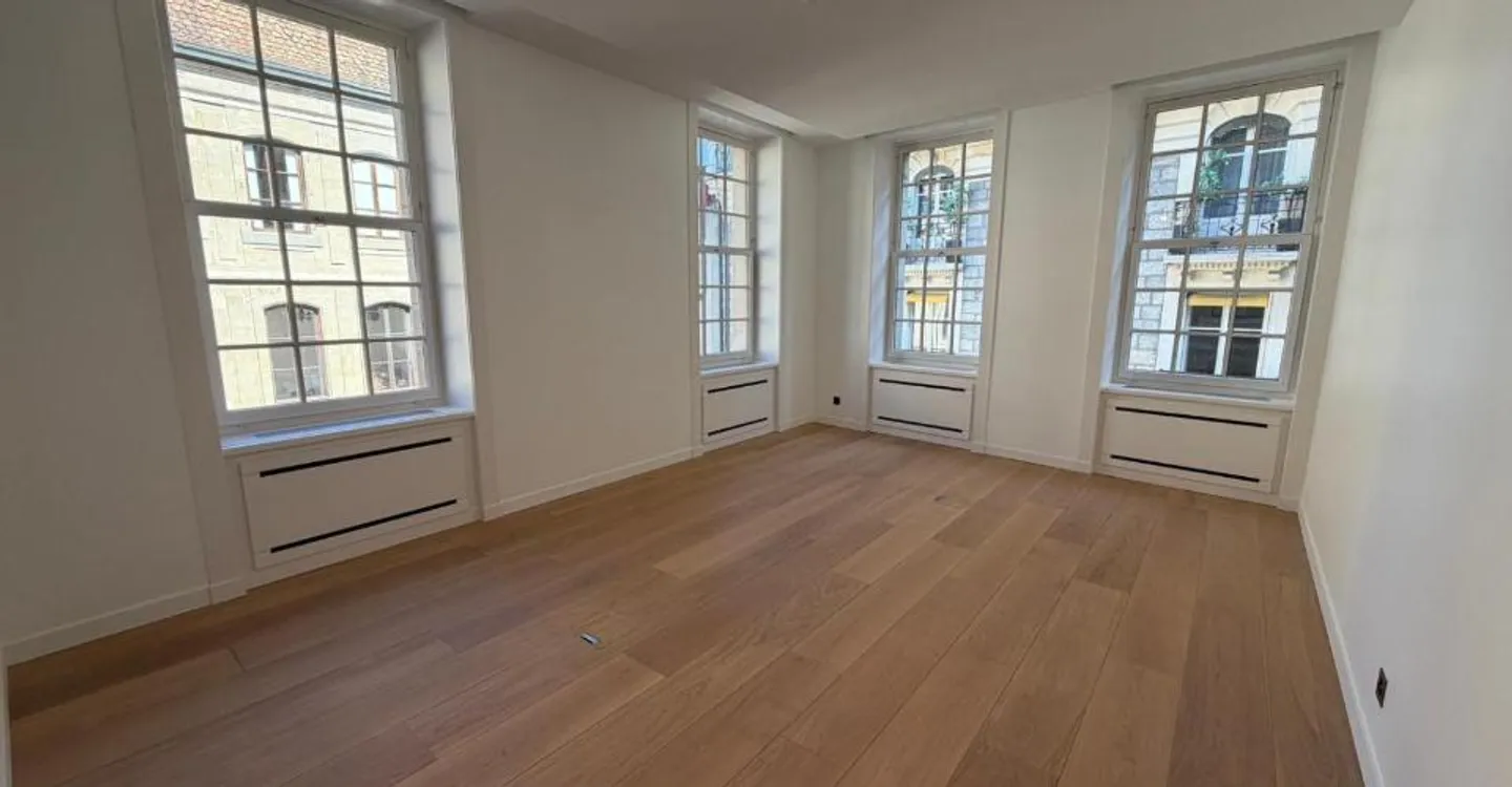 Bureau de Luxe au Coeur de la Vieille-Ville - Photo 5 sur 11