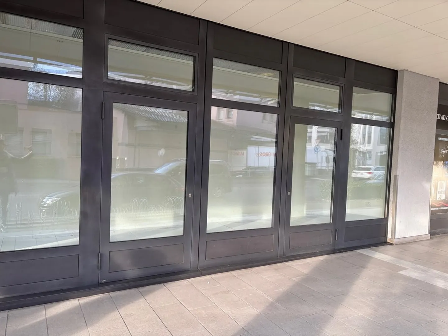 Vitrine spacieuse au centre de Jona SG - Photo 1 sur 1
