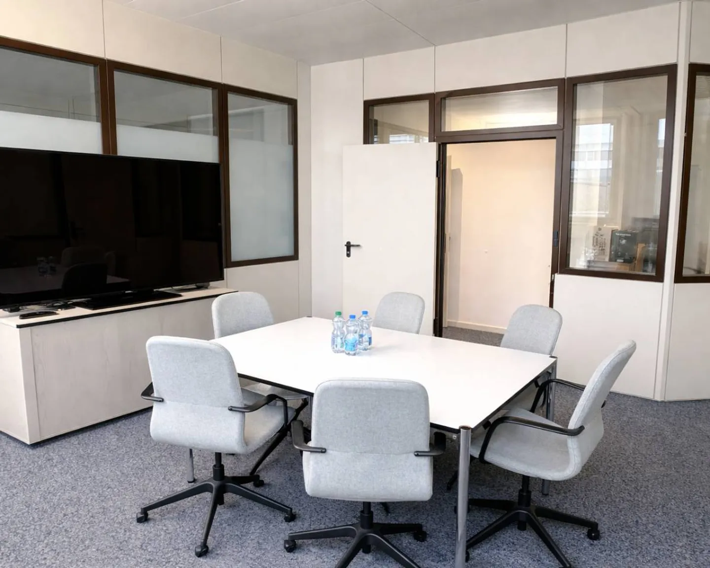 Ideally Located Office Space in Cham - Photo 2 of 5