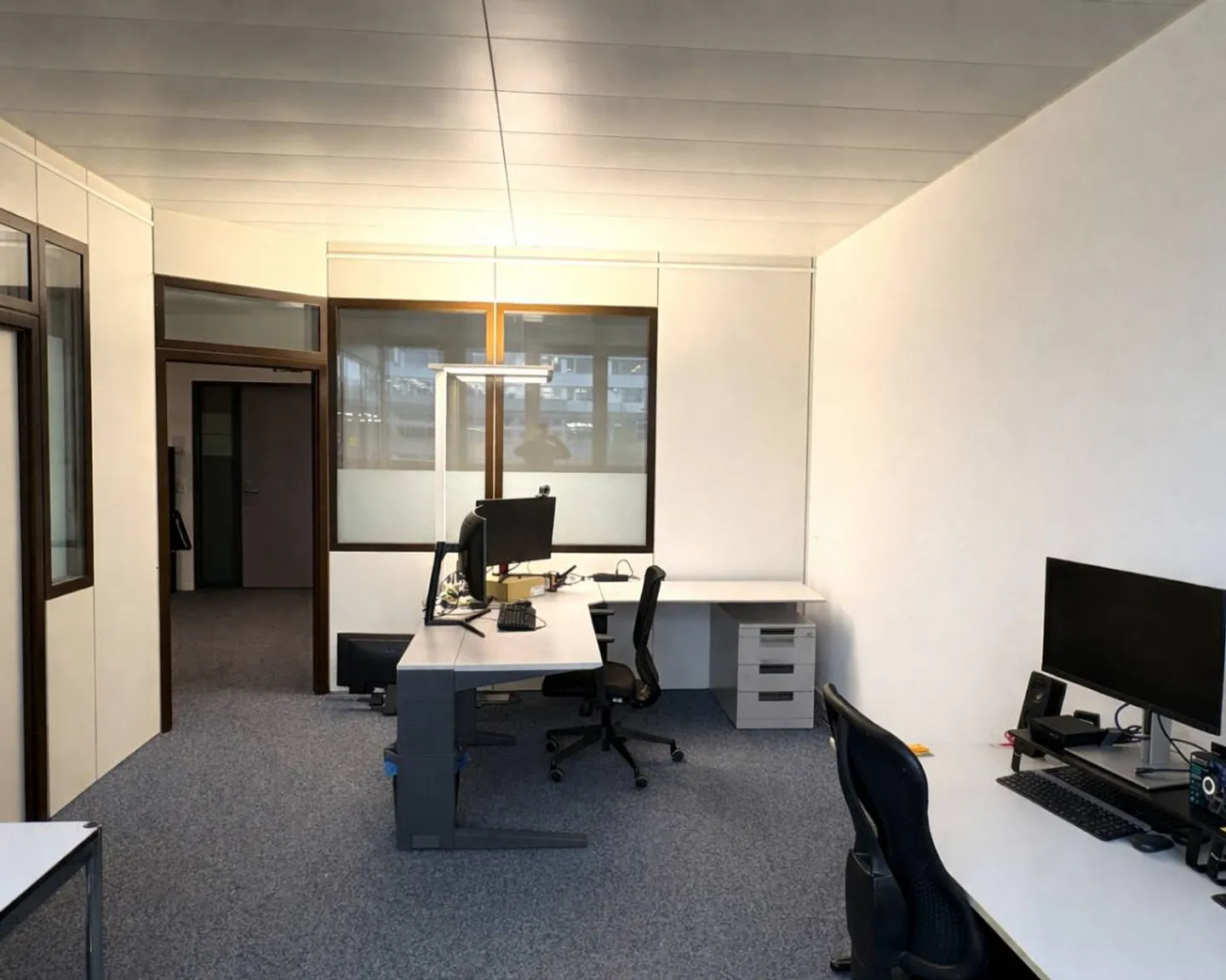 Ideally Located Office Space in Cham - Photo 4 of 5