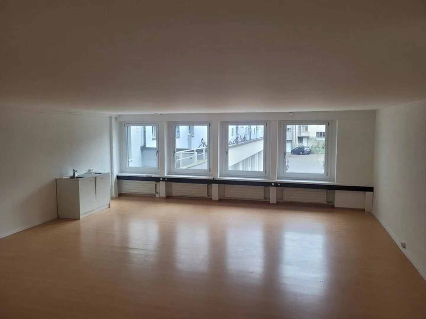 Bureau/Atelier directement à la gare d'Oerlikon - Photo 2 sur 4
