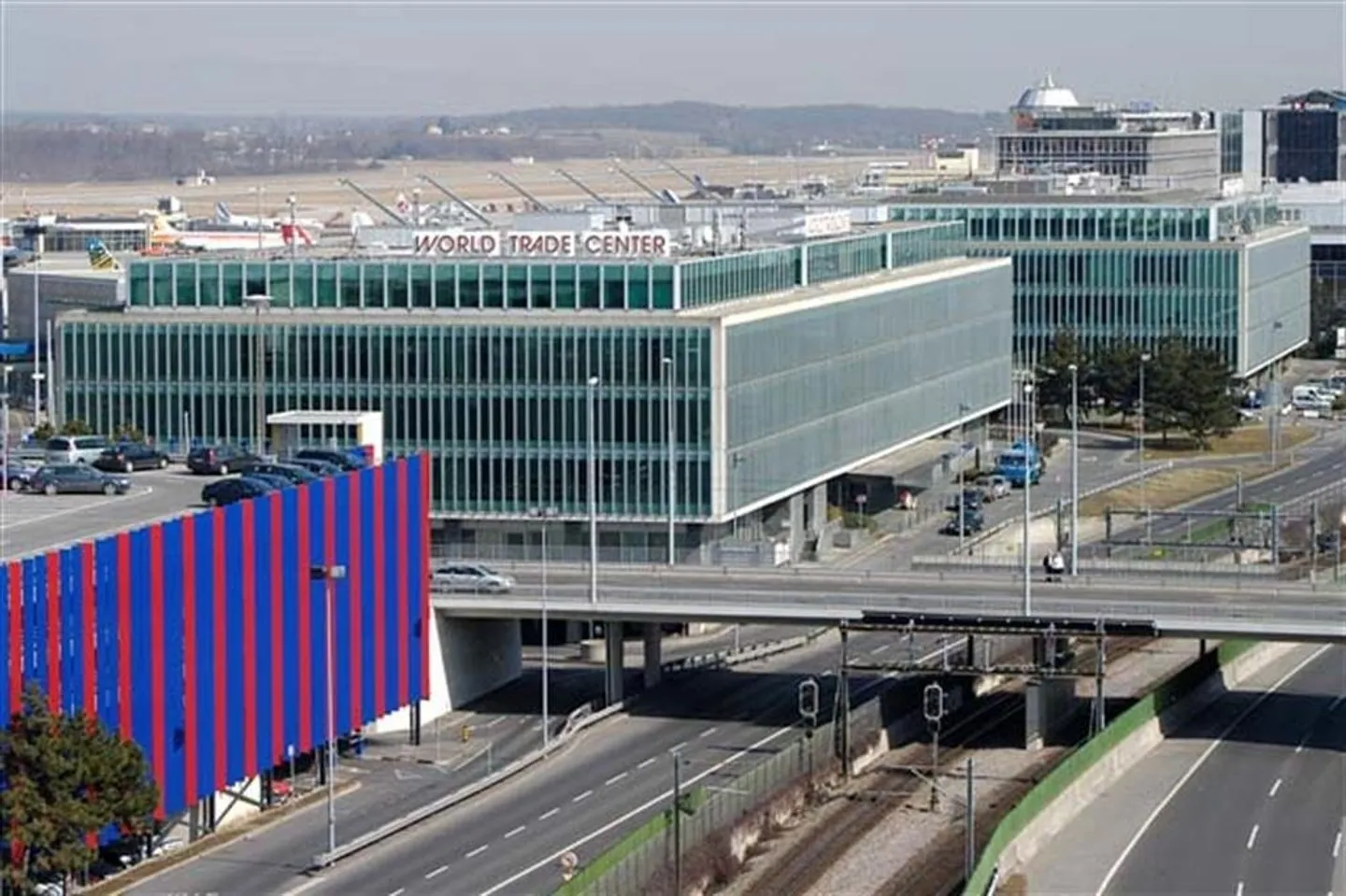 Modular space at the airport gates - Photo 1 of 4