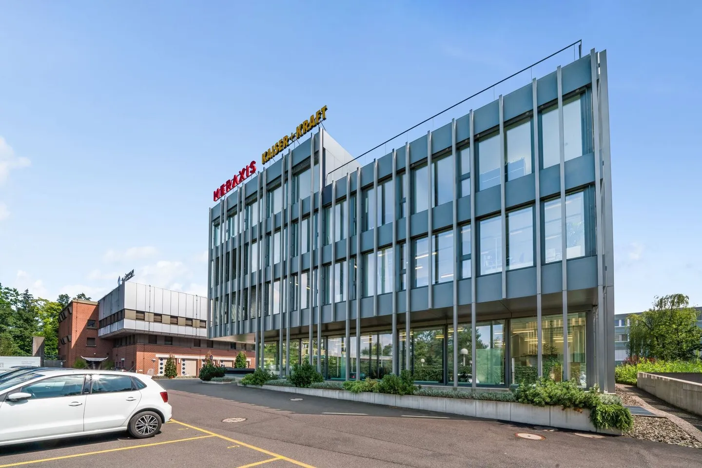 Modern Ground Floor Space in High-Quality Office Building in Steinhausen - Photo 1 of 7