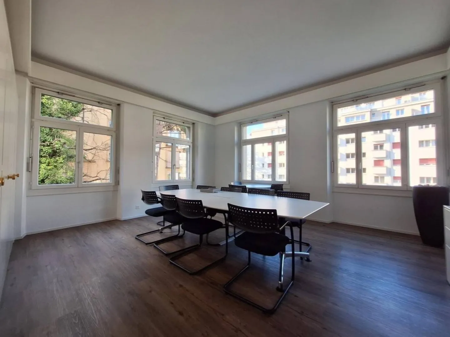 Spacious Office in City Center - Photo 2 of 7