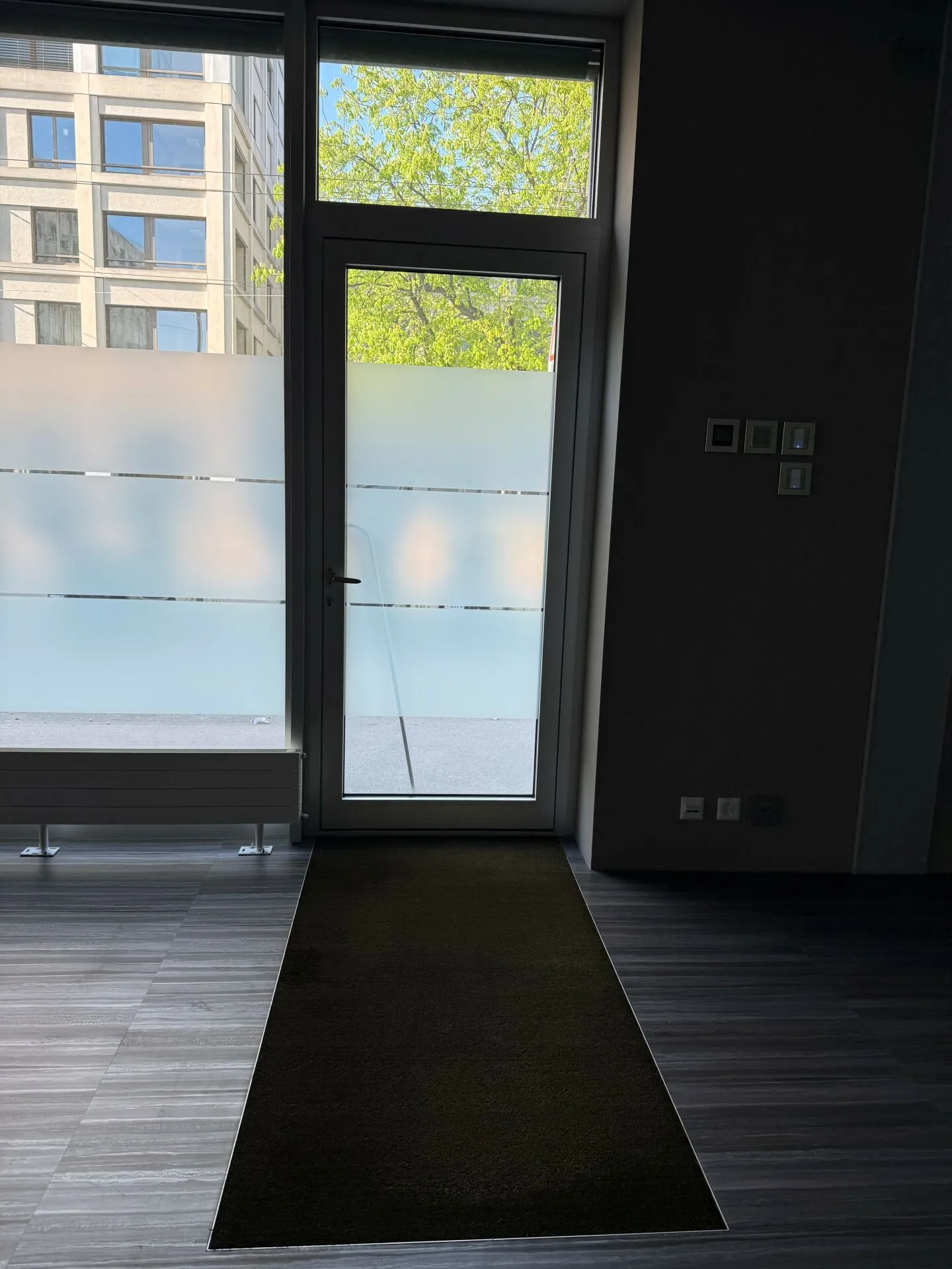 Attractive office or service space - main traffic axis (good location/visibility) - Photo 6 of 13