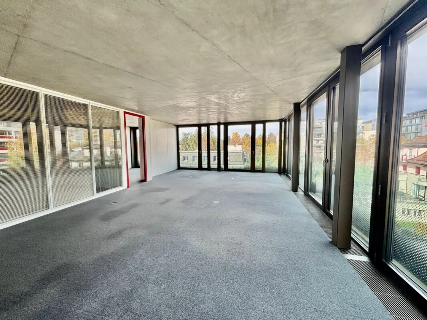 Spazi per uffici di 120 m² disponibili per affitto immediato a Losanna - Foto 2 di 10