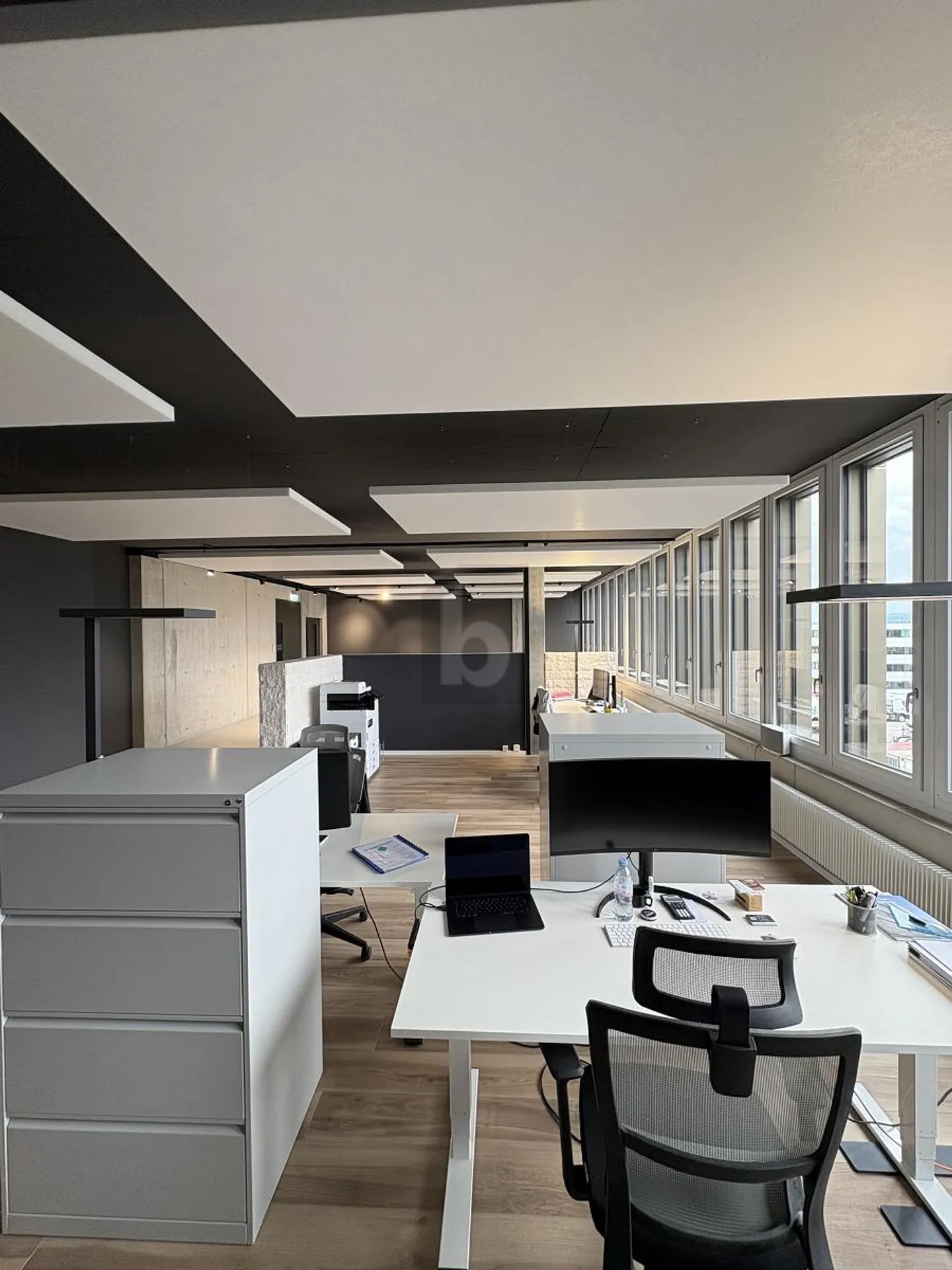 MODERN OFFICES IN A GROWING BUSINESS CENTER - Photo 4 of 6