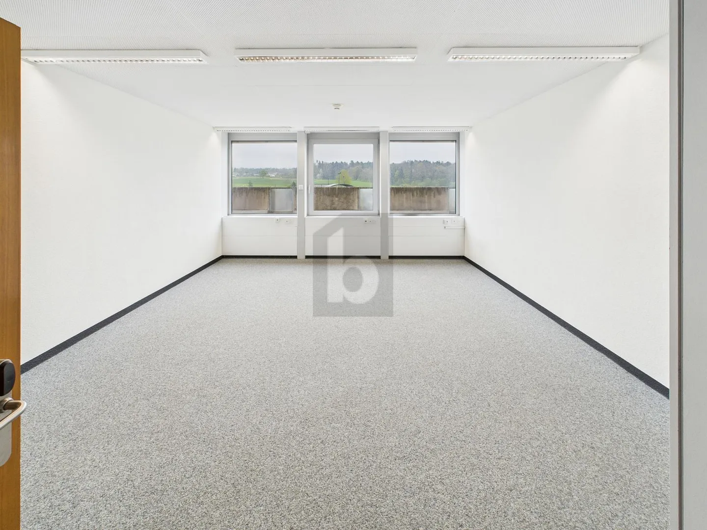 À EMPLACEMENT DE CHOIX (BUREAU 4.20) - Photo 1 sur 6