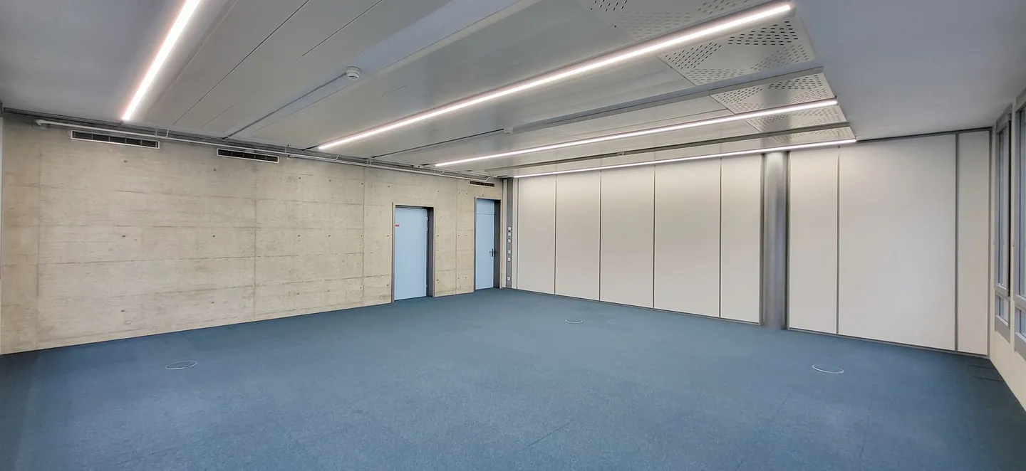 Bureau d'angle double avec beaucoup de lumière naturelle - 2× près de 80 m² ! - Photo 4 sur 8