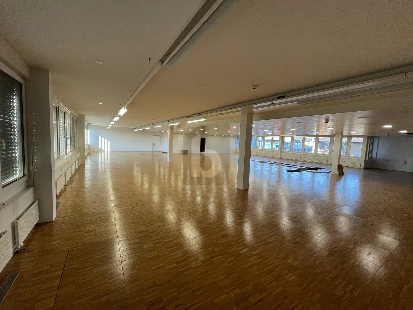IDEALE PER LA TUA AZIENDA - Foto 1 di 4