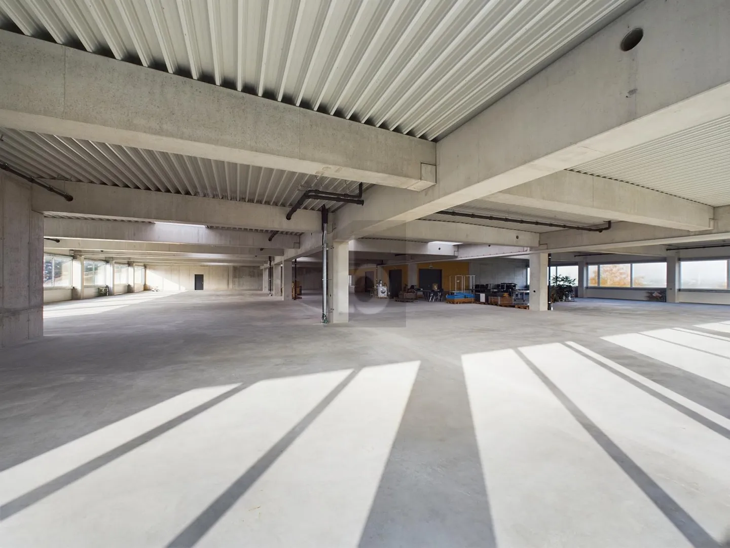 ÉNORME SALLE DE MONTAGE, IDÉALE POUR VOTRE ENTREPRISE - Photo 4 sur 5