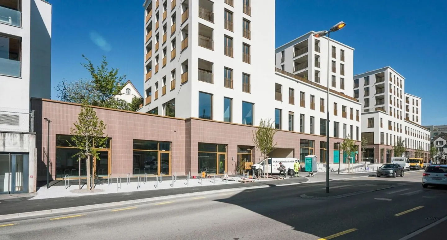 Votre surface de vente au rez-de-chaussée - emménagez et commencez ! - Photo 1 sur 10