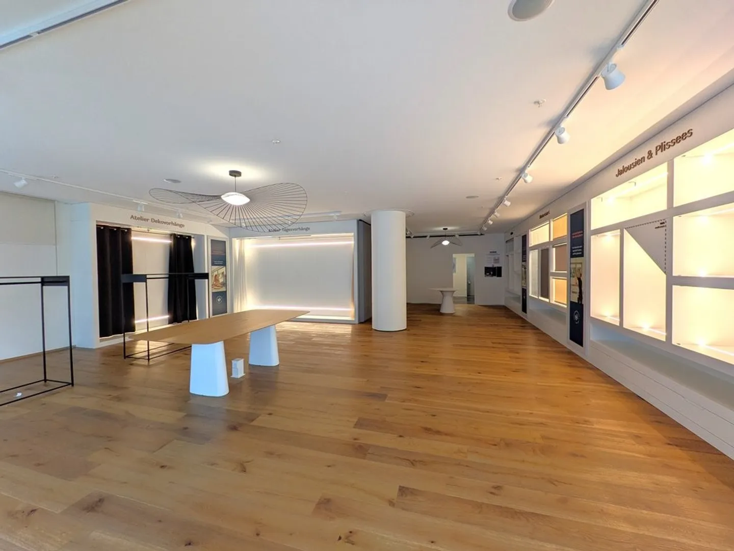 Boutique (121 m2) in the Anfos House - Photo 2 of 3