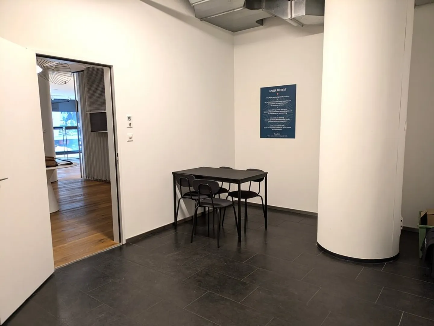 Boutique (121 m2) in the Anfos House - Photo 3 of 3