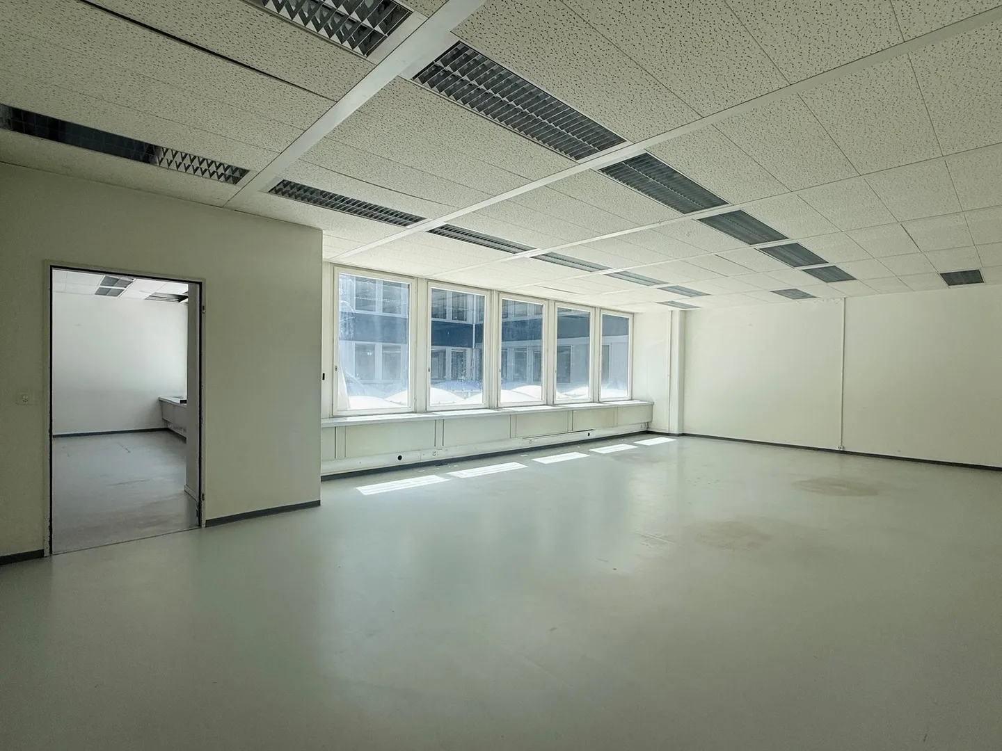Well-located storage space in Zurich-Altstetten! Limited until 31.12.2028 - Photo 5 of 12