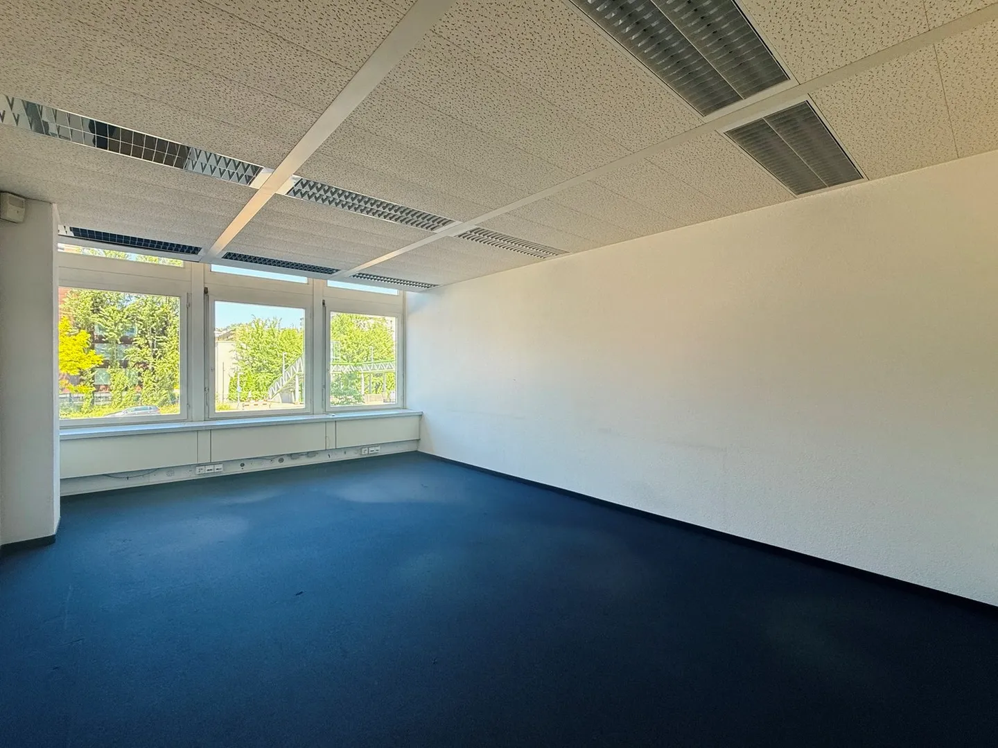 Well-located storage space in Zurich-Altstetten! Limited until 31.12.2028 - Photo 8 of 12