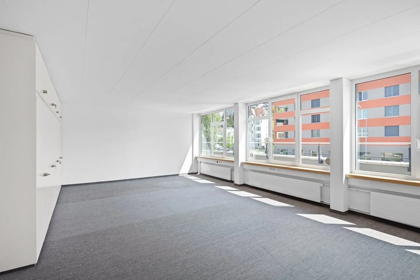 Lavorare in un moderno edificio per uffici! - Foto 2 di 9