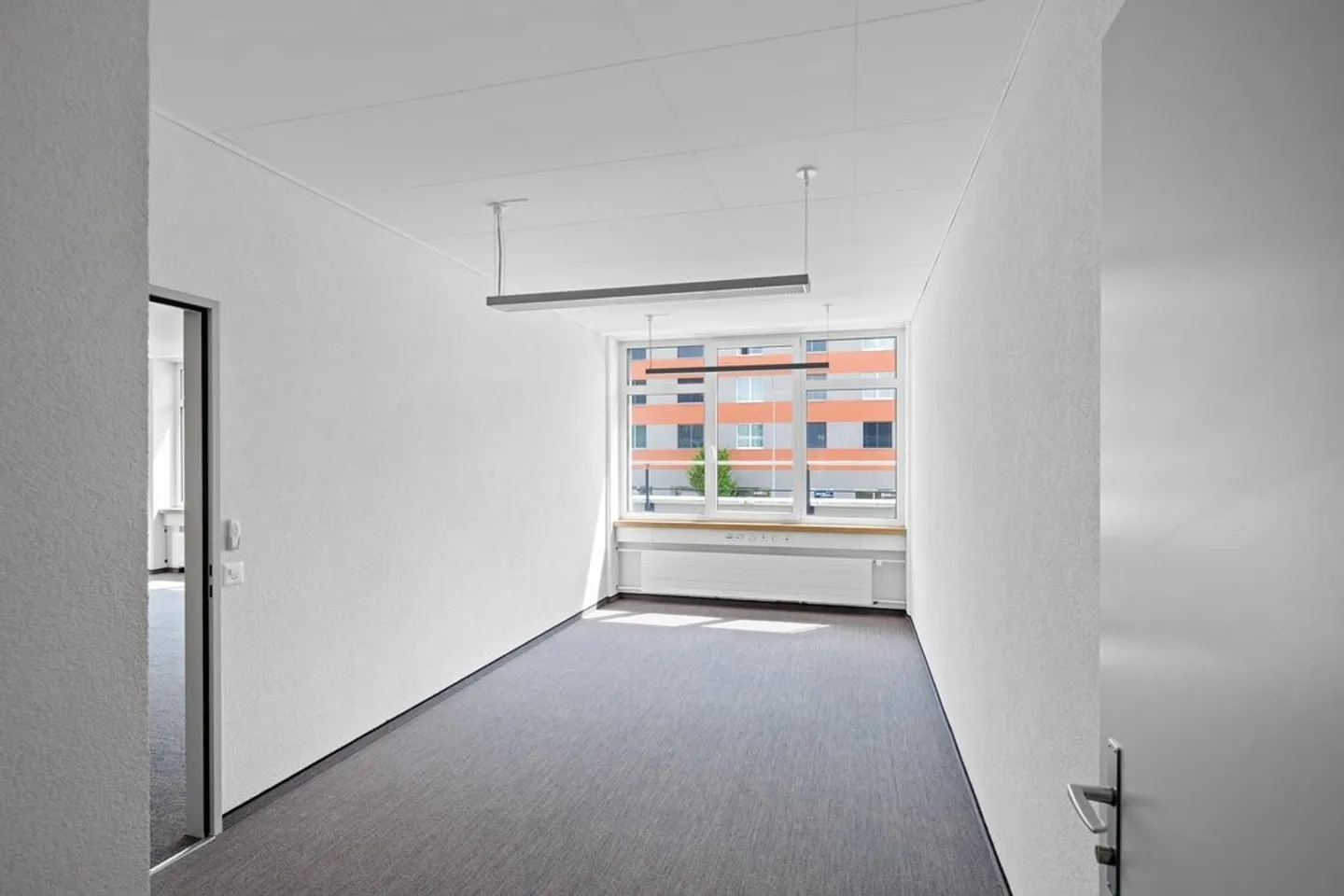 Lavorare in un moderno edificio per uffici! - Foto 6 di 9