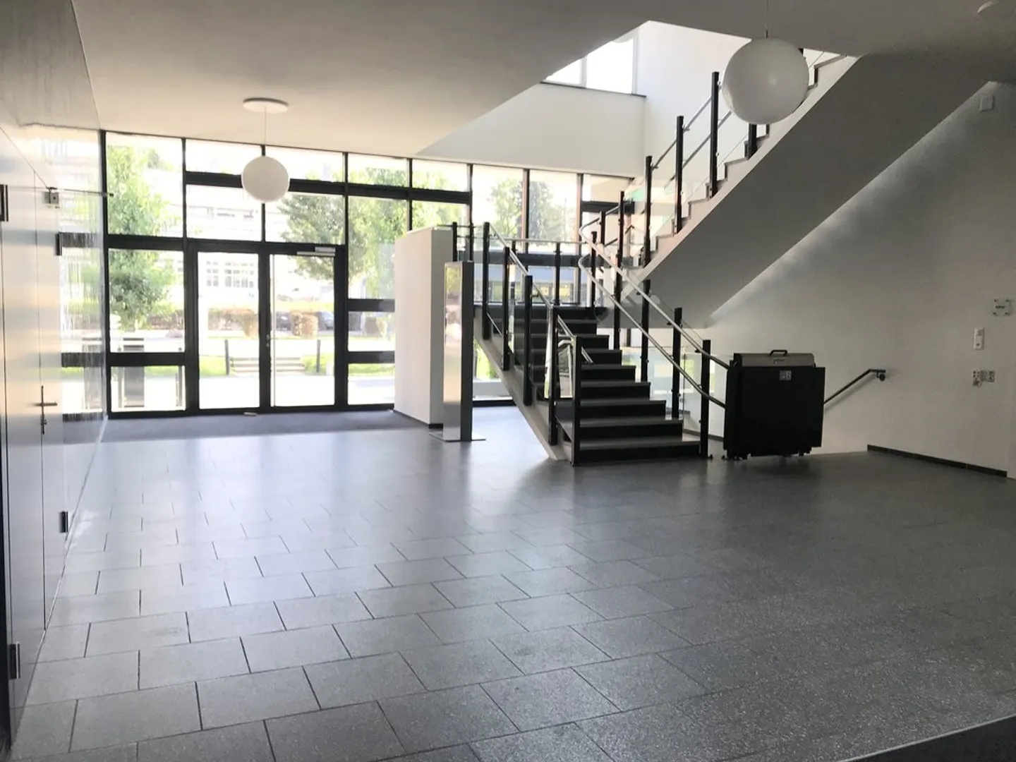 Lavorare in un moderno edificio per uffici! - Foto 9 di 9