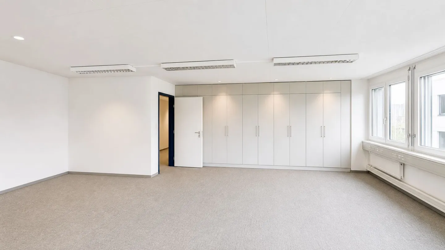 Espaces de bureau fonctionnels - divisions existantes ! - Photo 4 sur 11