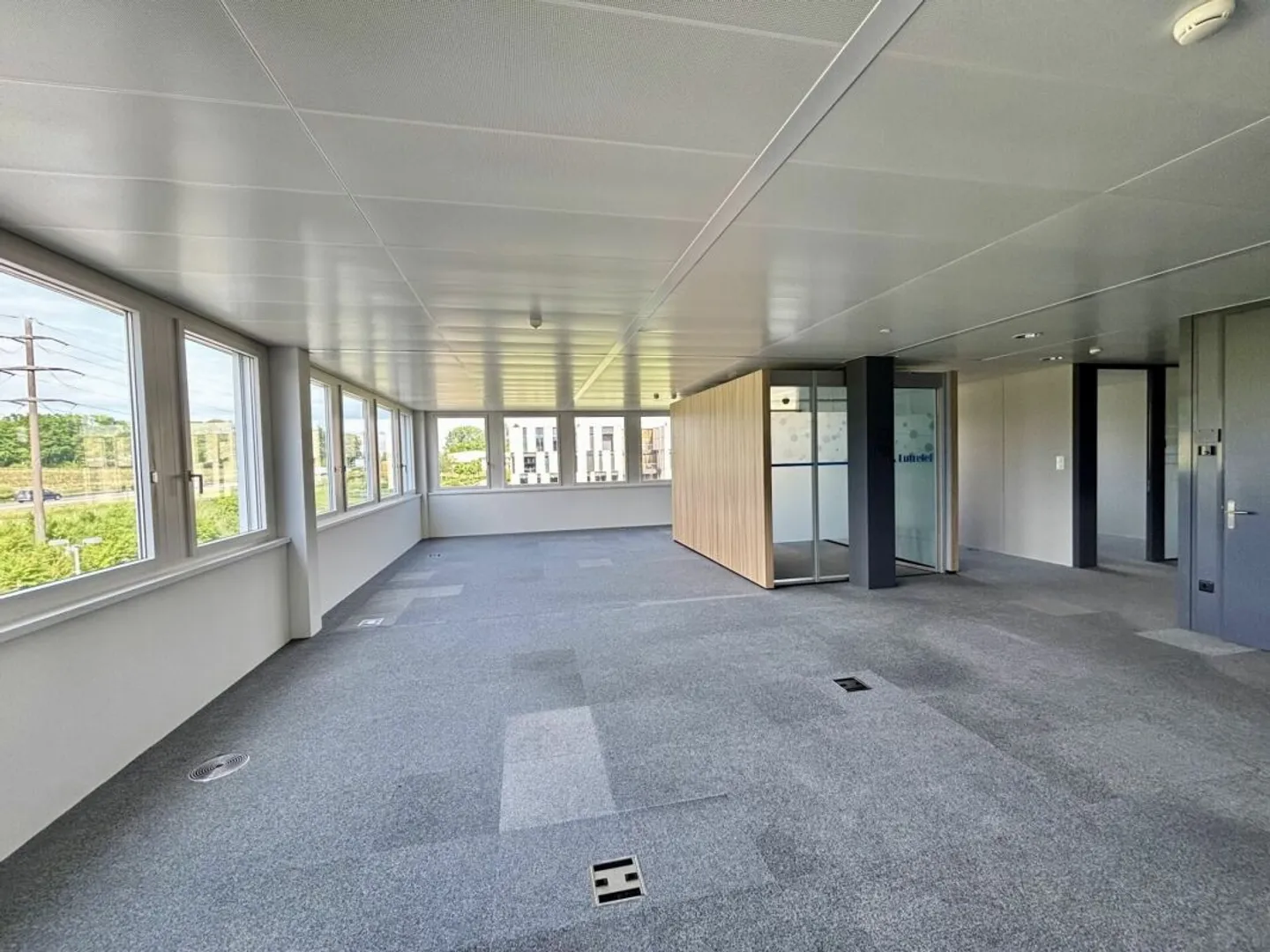 Superb office space of 350 to 1500 m2 in a very beautiful and accessible environment: CFF & Highway - Photo 3 of 10
