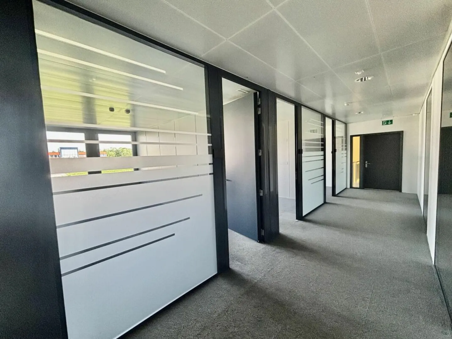 Superb office space of 350 to 1500 m2 in a very beautiful and accessible environment: CFF & Highway - Photo 6 of 10
