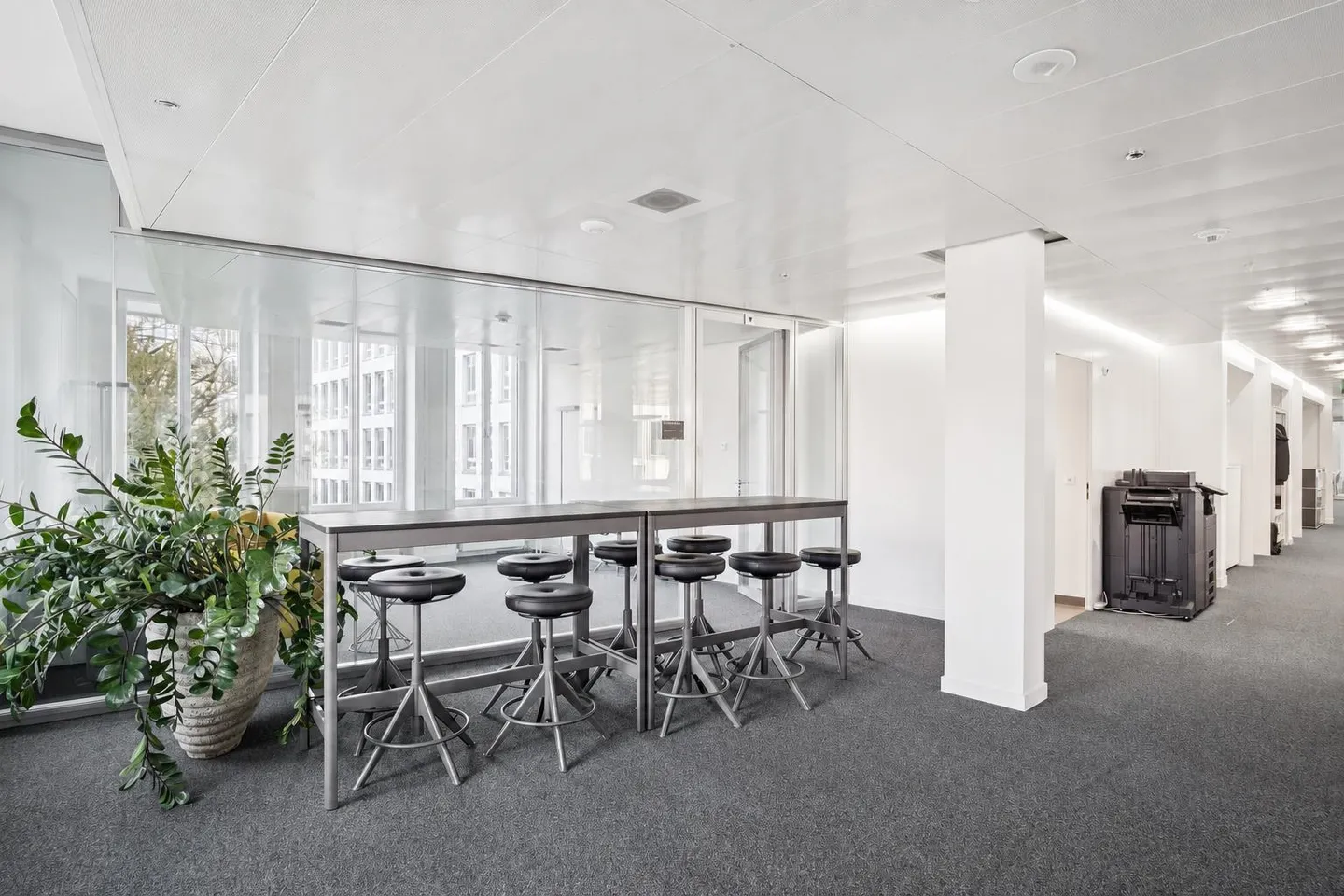Plug & Play - Spazio ufficio incluso arredamento nel CBD - Foto 5 di 7