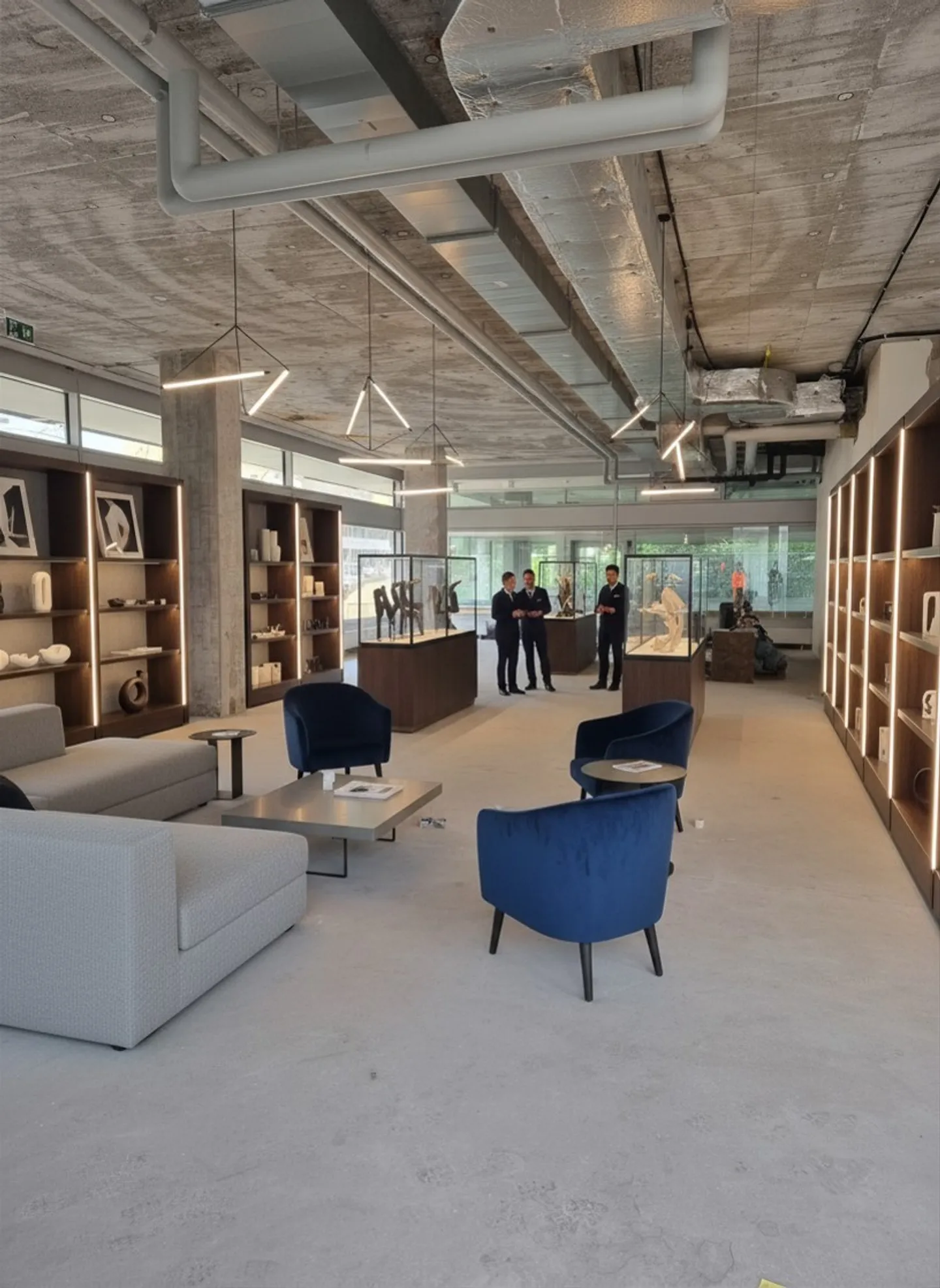 Il tuo spazio di movimento e showroom nel dinamico quartiere 4 - Foto 1 di 8