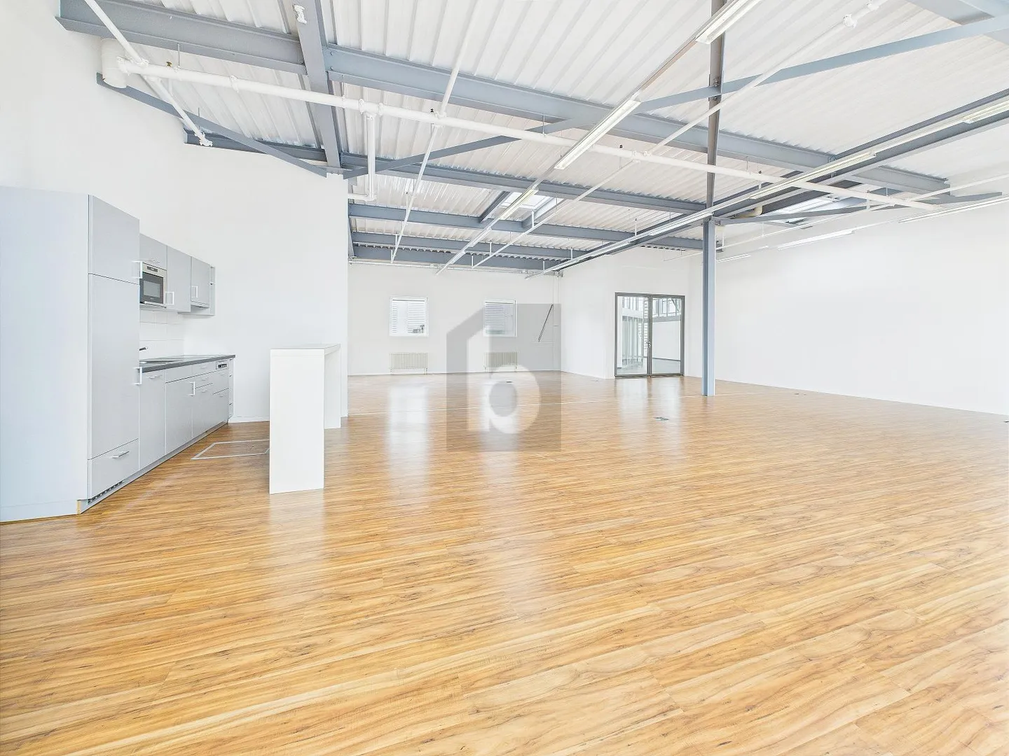 GRANDE SHOWROOM LUMINOSO IN UNA POSIZIONE CENTRALE - Foto 2 di 6