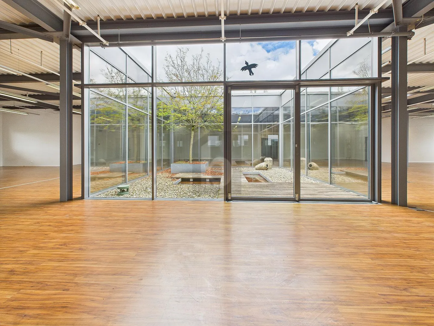 GRANDE SHOWROOM LUMINOSO IN UNA POSIZIONE CENTRALE - Foto 4 di 6
