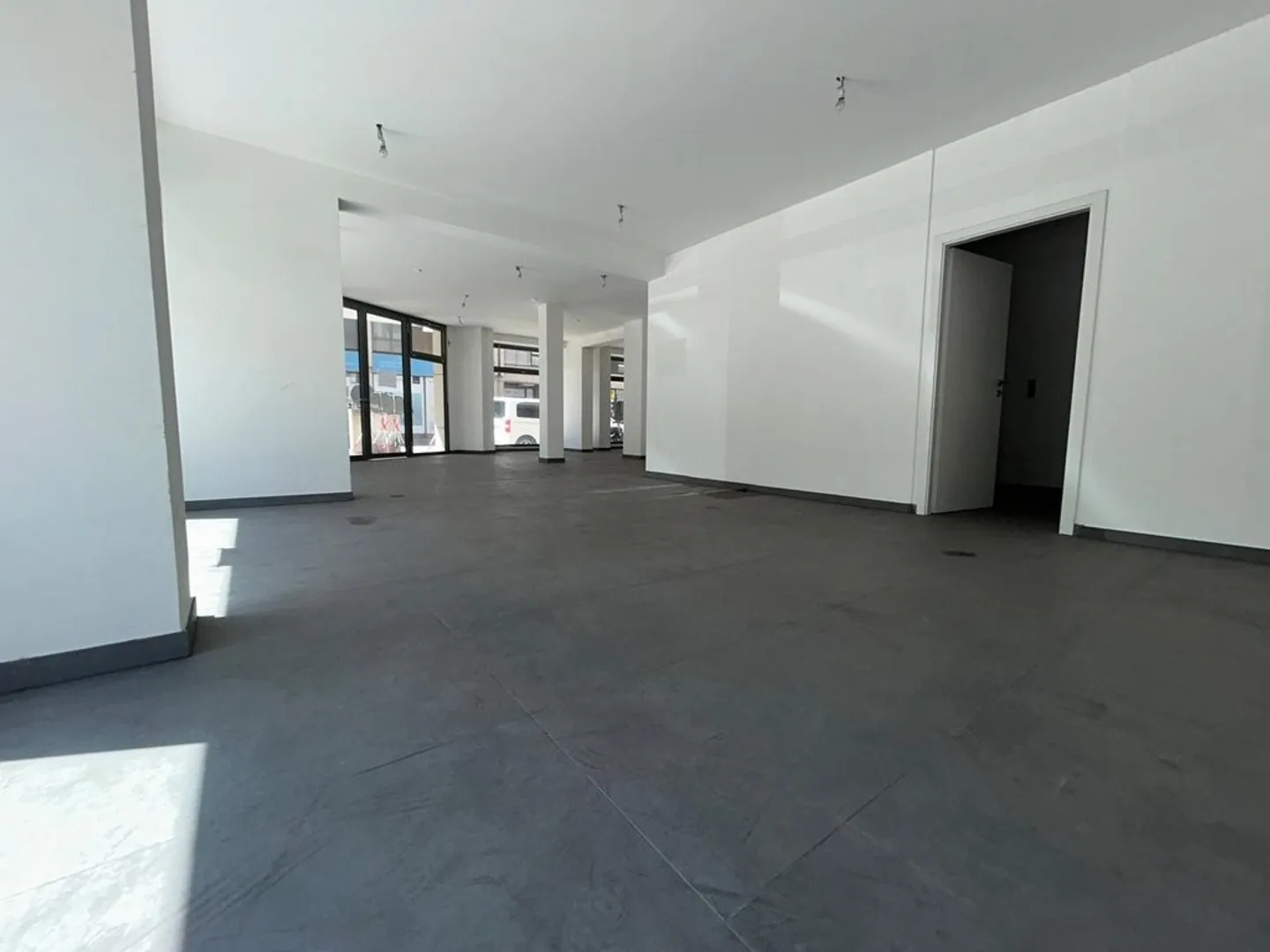 177 m2 arcade for rent - Photo 2 of 3