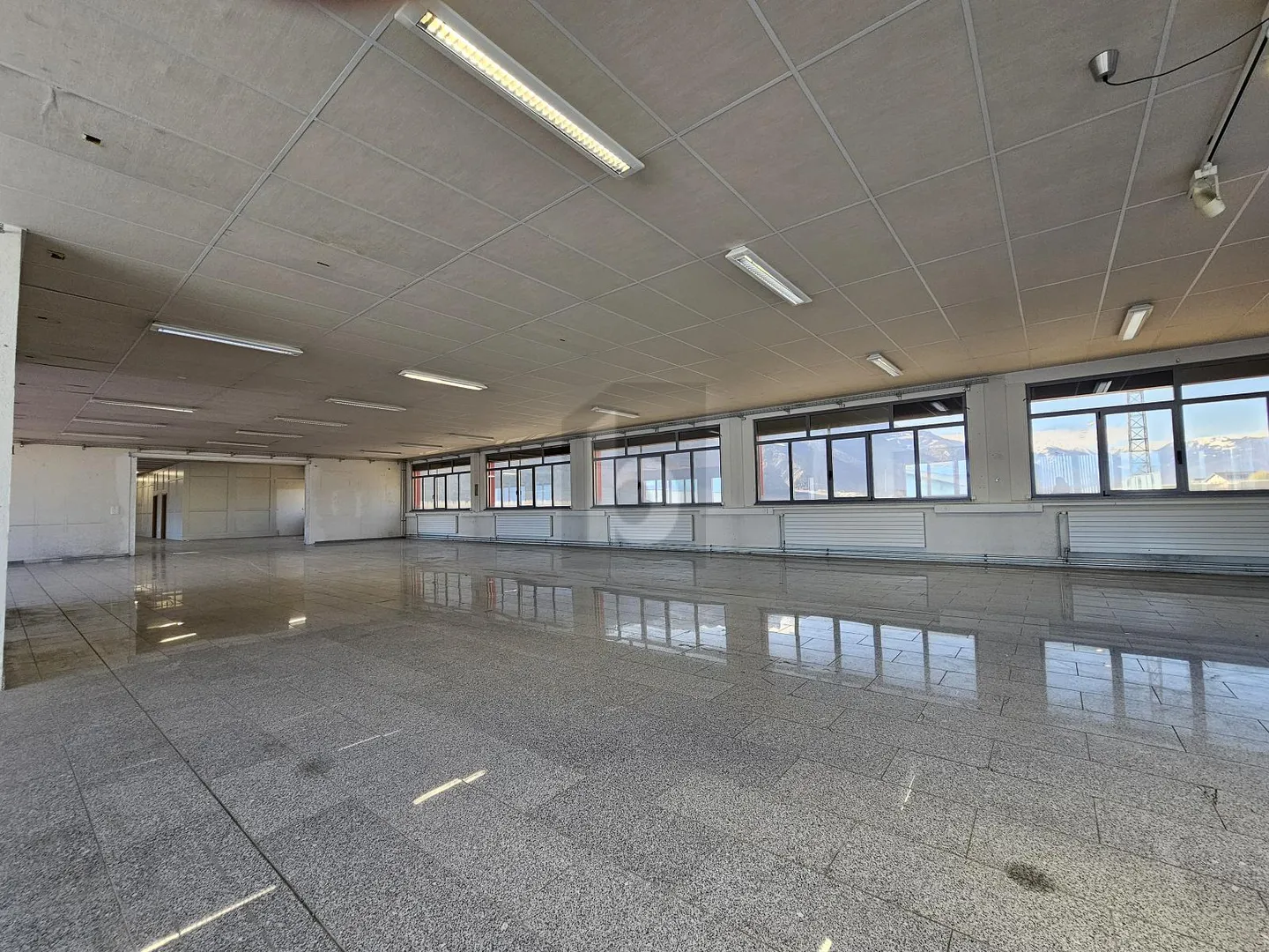 SPACIOUS AND WITH A LOT OF POTENTIAL - Photo 2 of 6