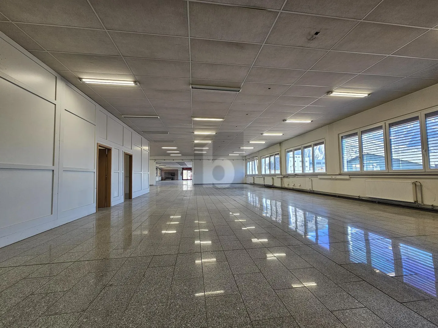 SPACIOUS AND WITH A LOT OF POTENTIAL - Photo 3 of 6