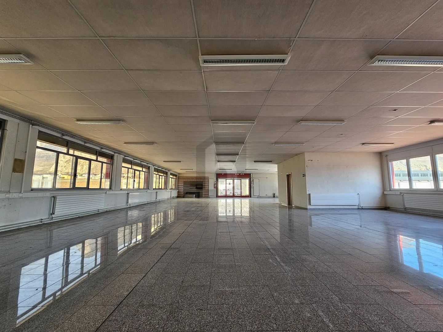 SPACIOUS AND WITH A LOT OF POTENTIAL - Photo 4 of 6