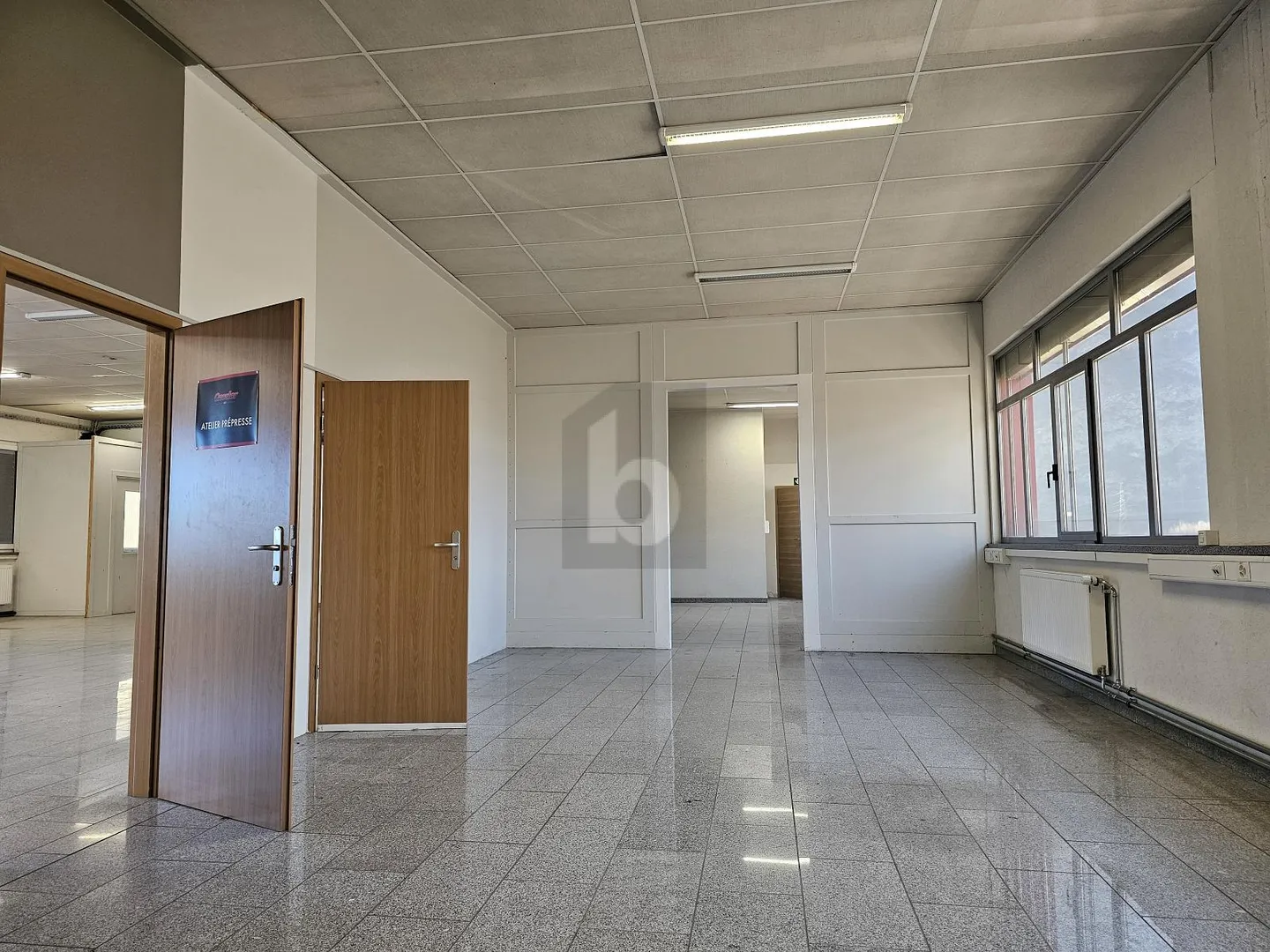 SPACIOUS AND WITH A LOT OF POTENTIAL - Photo 5 of 6