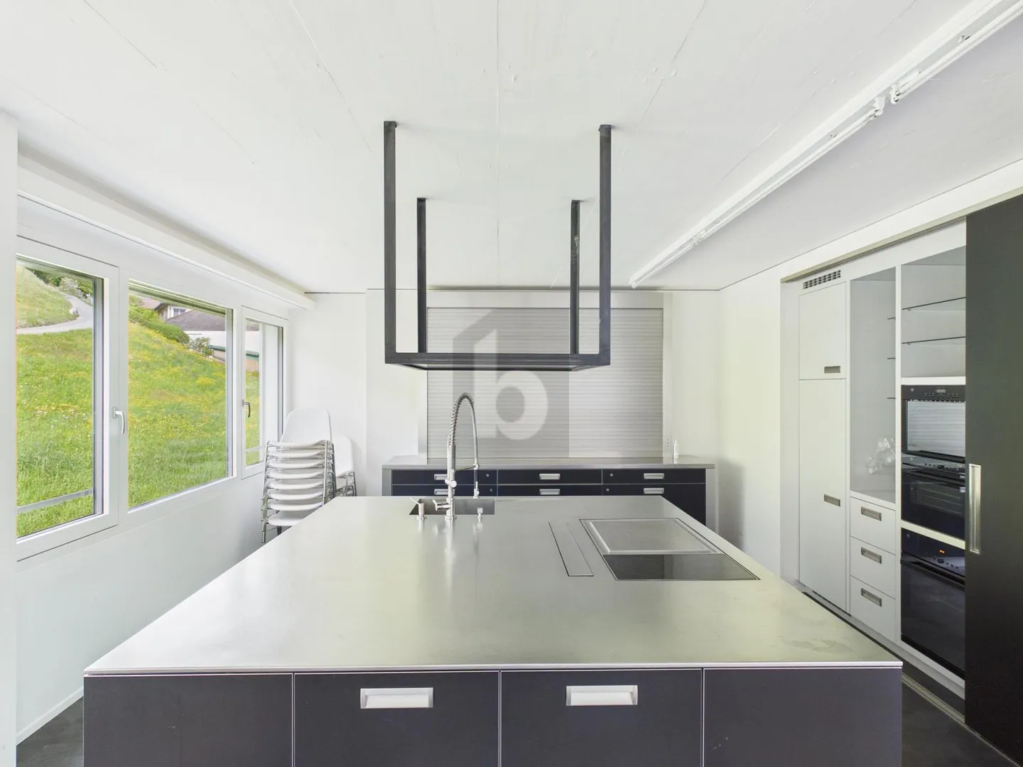 SPACE WITH LARGE KITCHEN - Photo 2 of 5