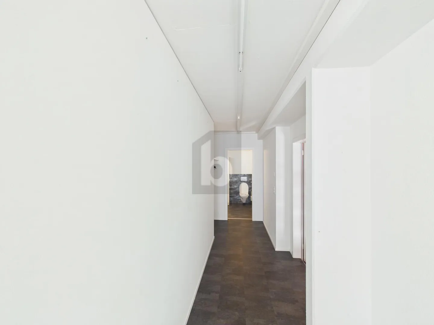 SPACE WITH LARGE KITCHEN - Photo 4 of 5