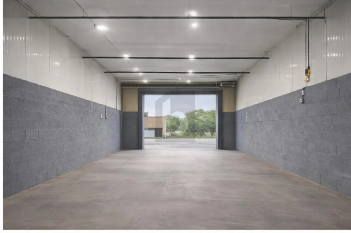 DEPOSIT / WAREHOUSE - STRATEGIC LOCATION - Photo 3 of 4