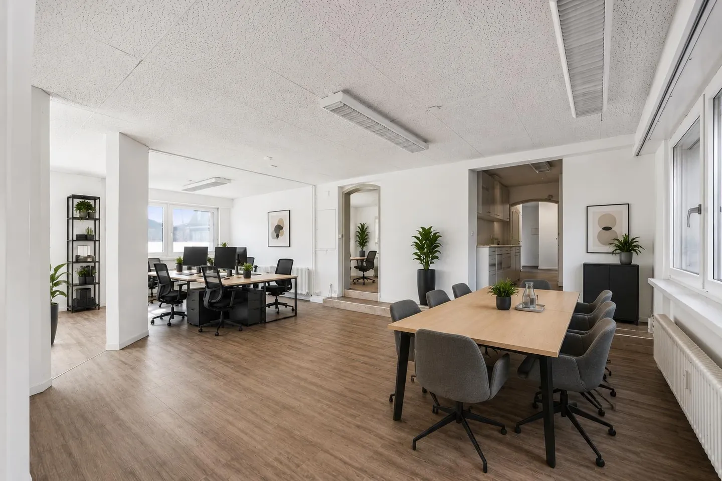 Ready-to-move-in office space in the heart of Binningen - Photo 1 of 13