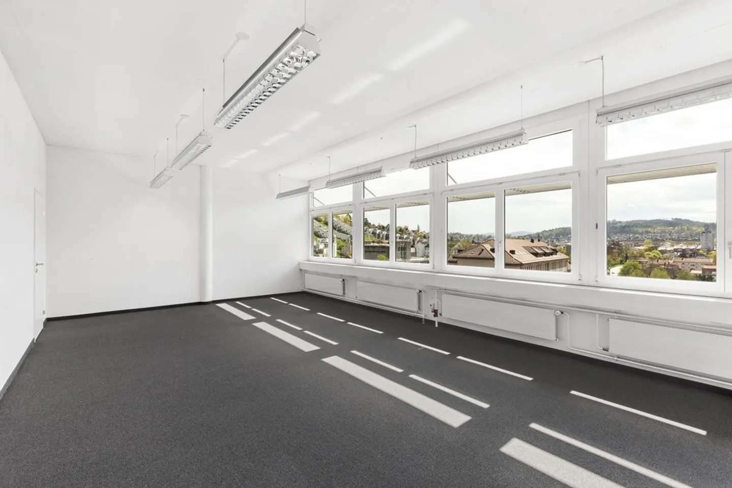 Prêt pour votre redémarrage ! Espace de bureau aménagé au 4ème étage - Photo 3 sur 8
