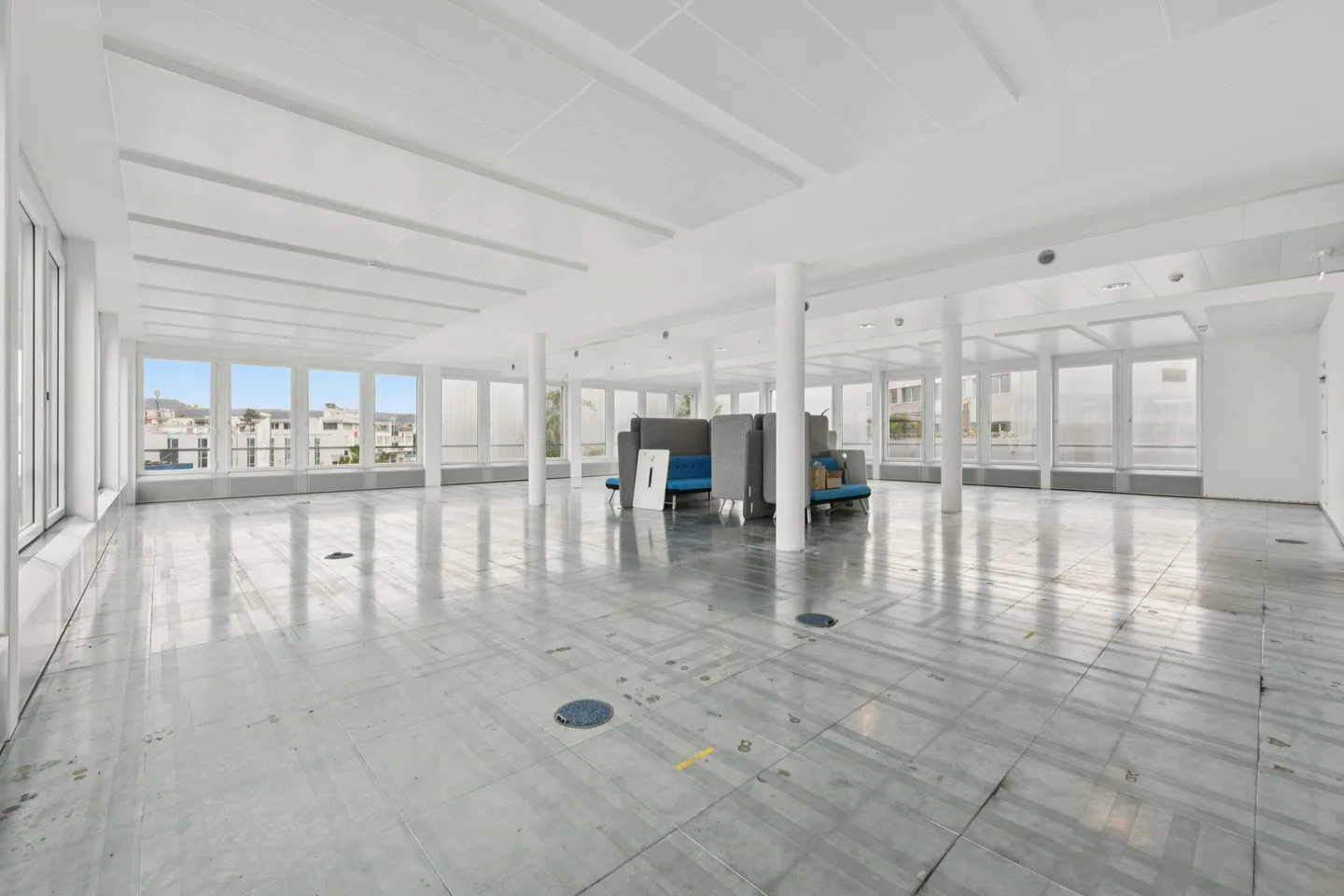 Spazio ufficio moderno in una posizione centrale - Foto 3 di 9
