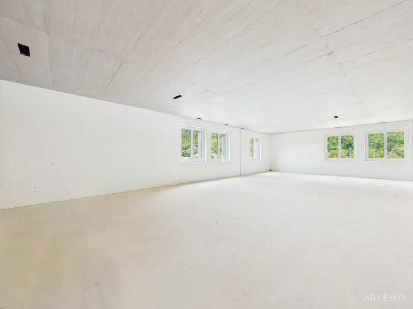 Eichli 2931 | Working in the new building directly by the highway - Photo 8 of 13