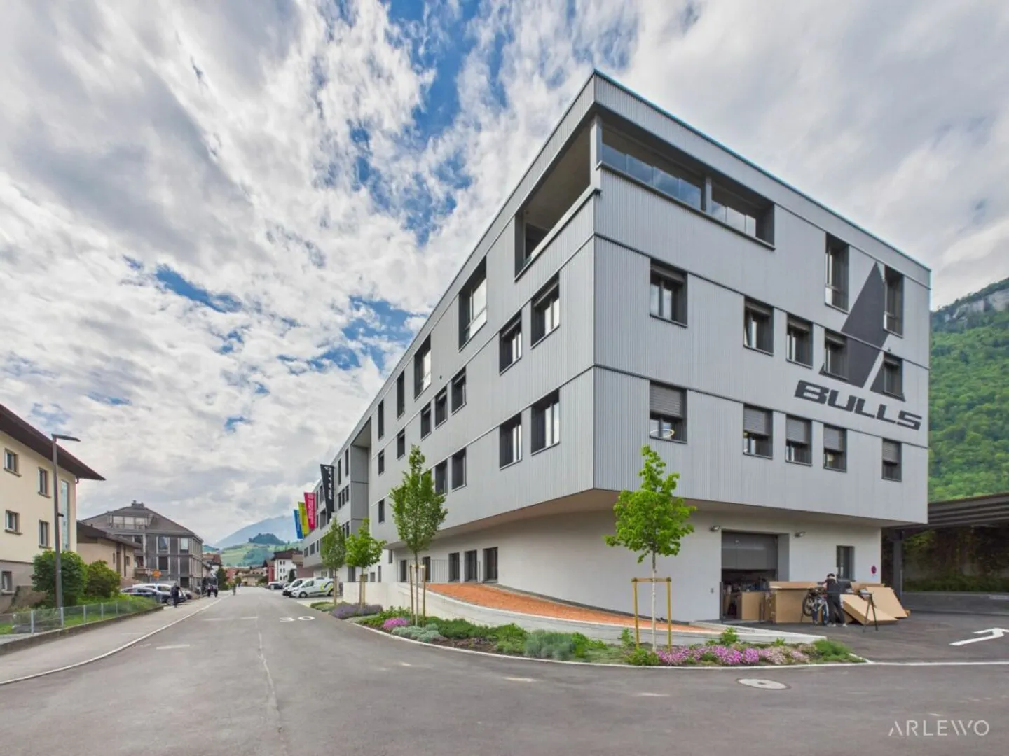Eichli 2931 | Working in the new building directly by the highway - Photo 13 of 13