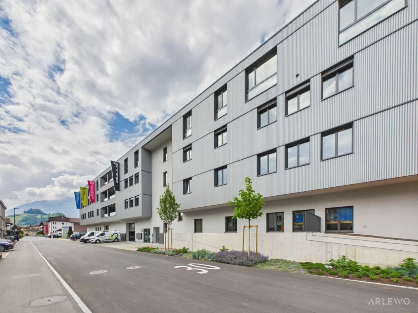 Eichli 2931 | Working in the new building directly by the highway - Photo 11 of 13