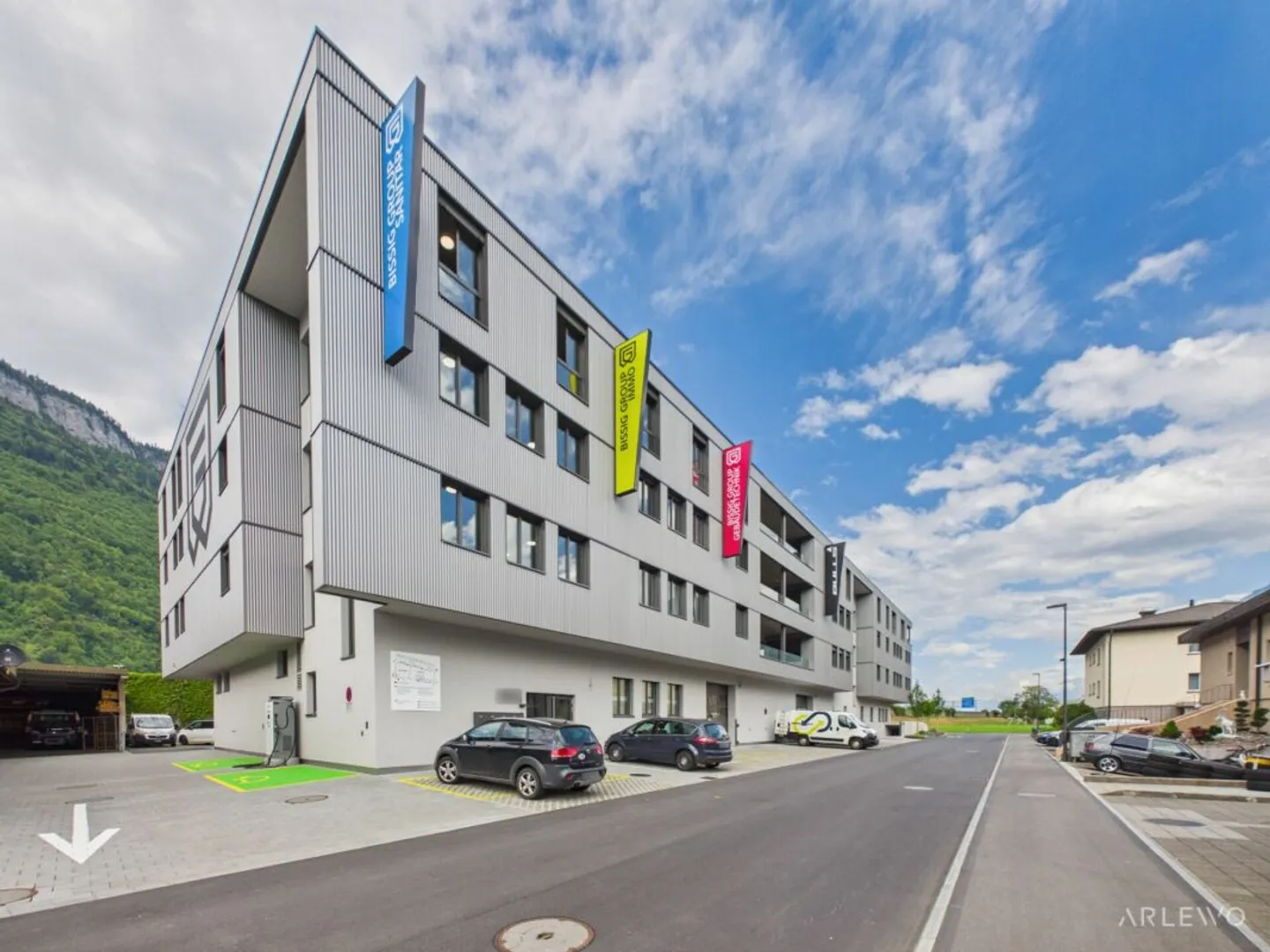 Eichli 2931 | Working in the new building directly by the highway - Photo 12 of 13